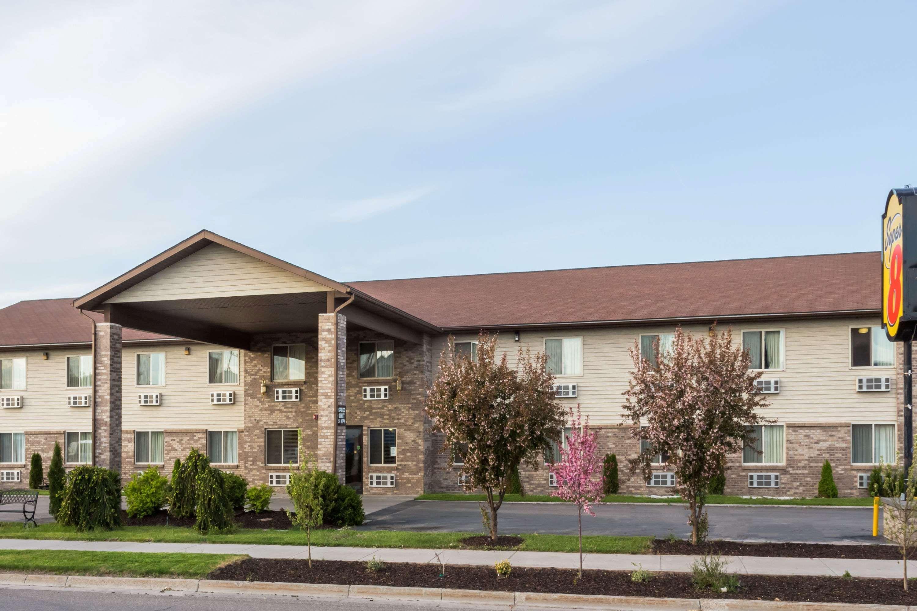 Hotel Super 8 By Wyndham Rexburg Exterior foto