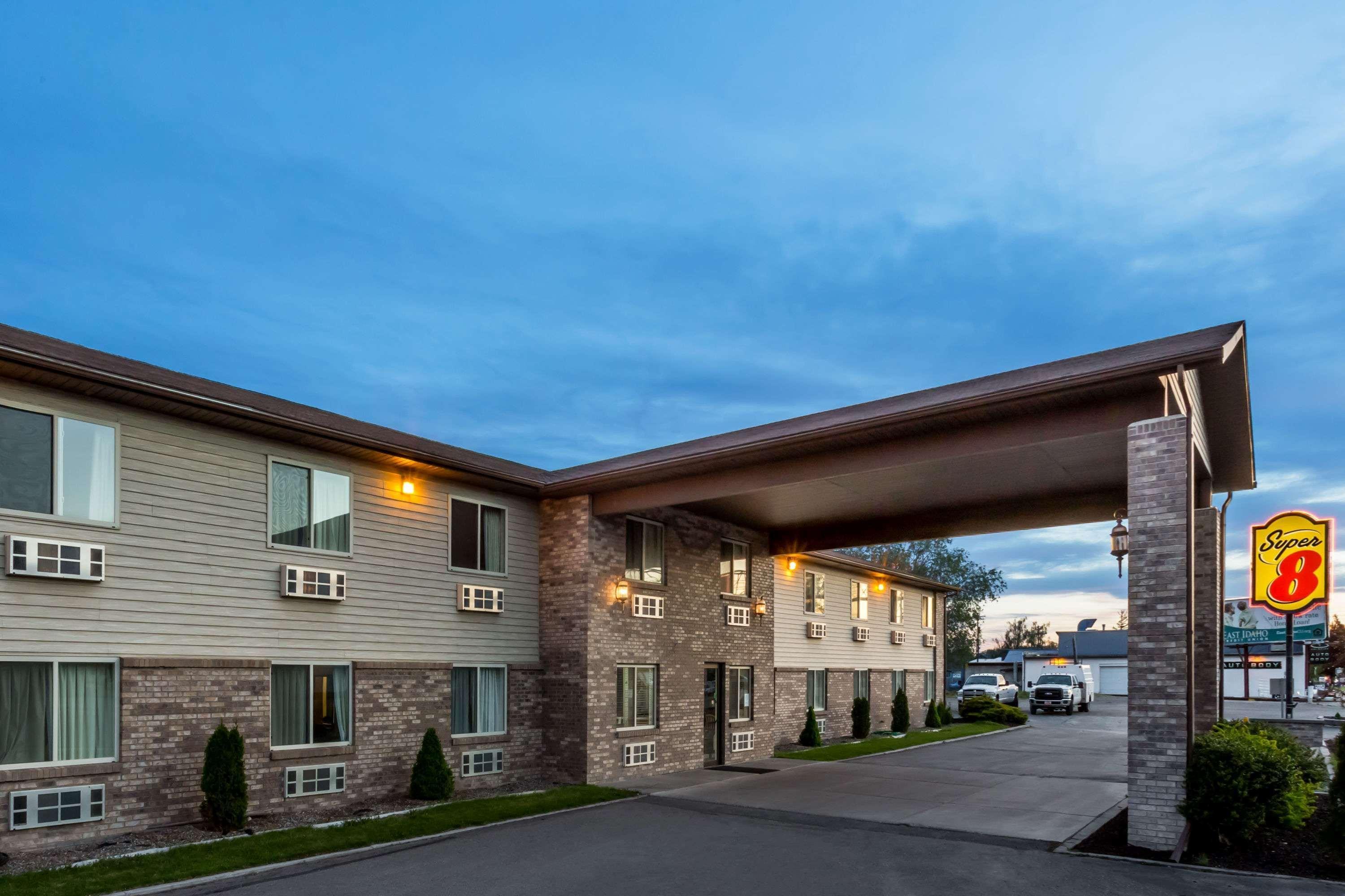 Hotel Super 8 By Wyndham Rexburg Exterior foto